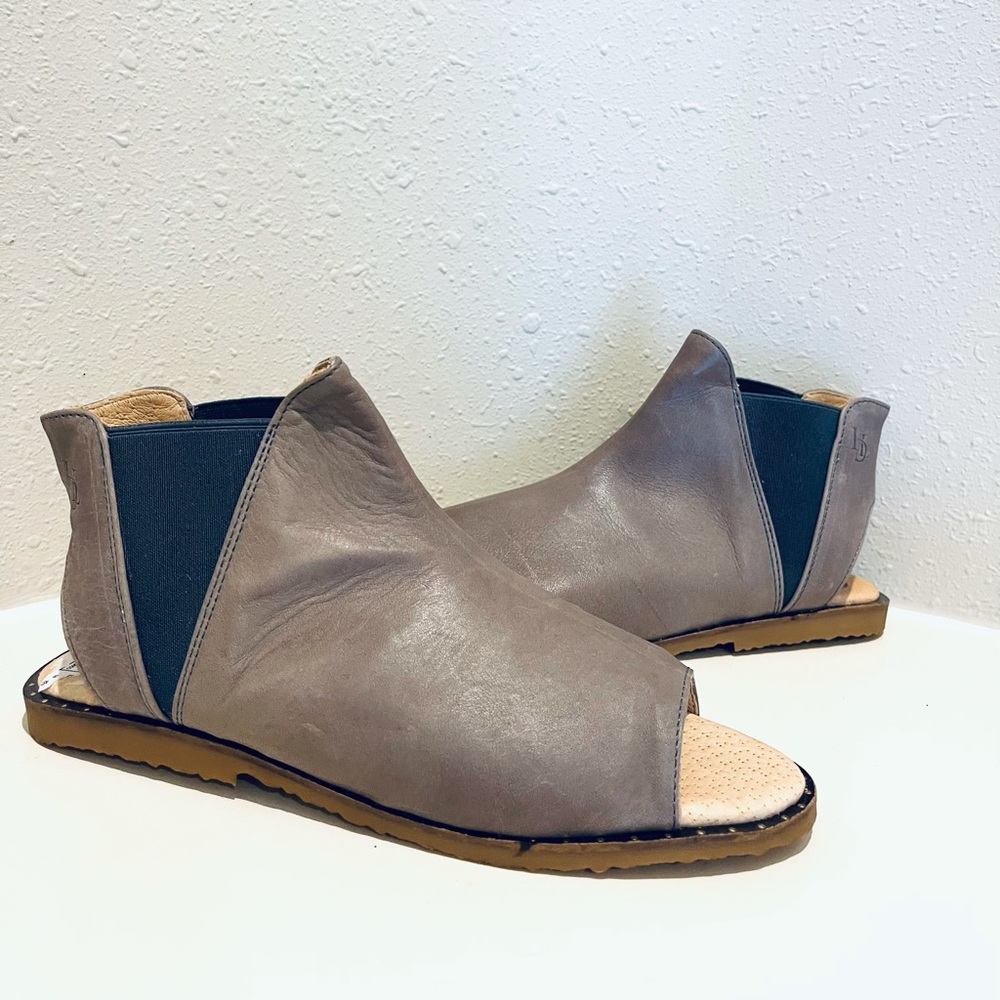 Luxe De Leon Women’s Peep Toe Leather Taupe Booties Size 8 NWT - Picture 1 of 9